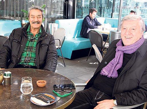 Kadir İnanır...EL SIKIŞMAK YOK, UZAKTAN SELAM!