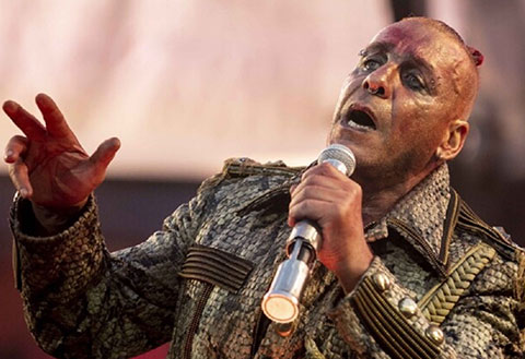 Till Lindemann...RAMMSTEİN'İN SOLİSTİNE KORONA TEŞHİSİ!