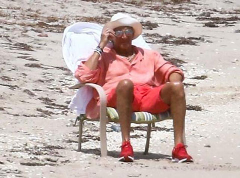 Rod Stewart...KARANTİNADA PLAJ KEYFİ!