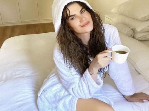 Tülin Şahin Noronha...BORNOZLU PAYLAŞIM!..