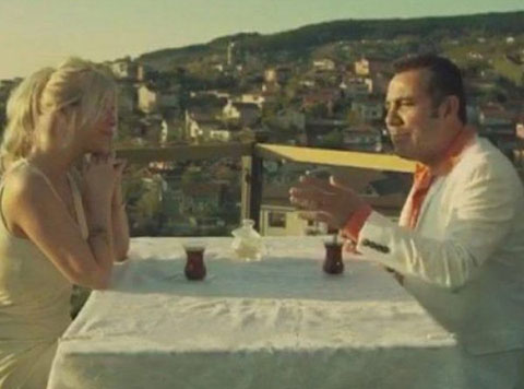 Ferhat Göçer...12 YILLIK AŞKINA YEŞİLÇAM USULÜ TAVLAMA!