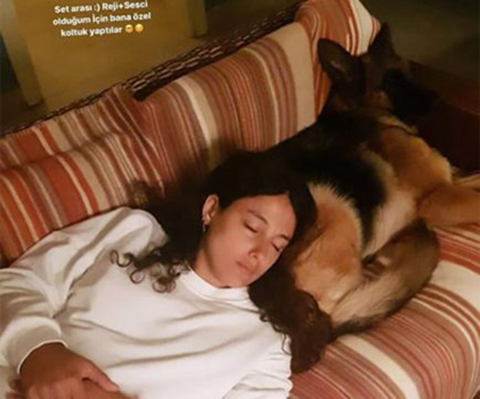 Cansu Tosun...KARNI BURNUNDA ÇALIŞMAK YORDU!