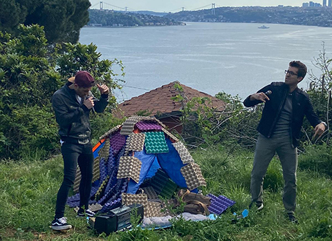 Tutunamayanlar  Çevrimiçi...TARIK VE YAĞIZ MÜZİK DÜNYASINA GİRİYOR!