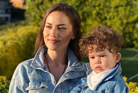 Fahriye Evcen Özçivit...OĞLU İLE ANNELER GÜNÜ POZU!..