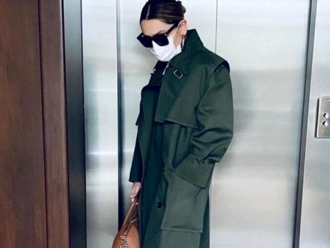 Hadise...MASKELİ ASANSÖR POZU!..