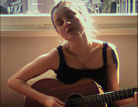 Güliz Ayla...EV HALİYLE KLİP ÇEKTİ!..