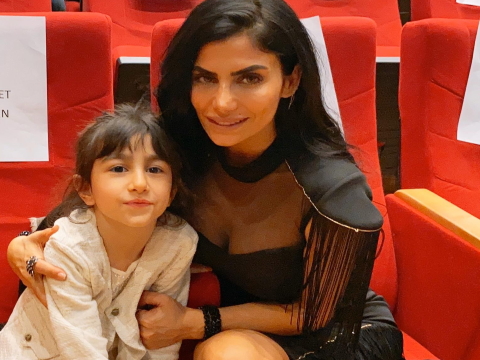 Berna Tan... EVDEYİZ AMA MUTLUYUZ!