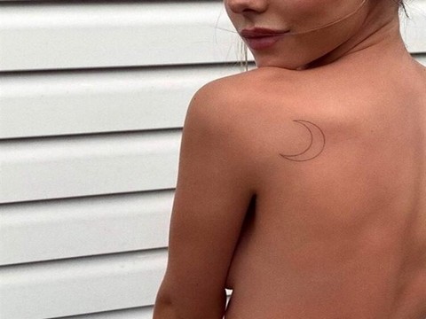 SEKSİ OYUNCU DÖVMESİ İLE SOSYAL MEDYADA İLGİ ODAĞI OLDU!..