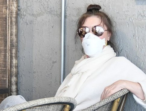 Nebahat Çehre... ÖZEL İZİNLE DIŞARI ÇIKTI!