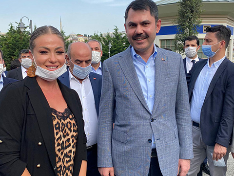 SANATÇILAR MİLLET PARKININ AÇILIŞINDA FİDAN EKTİ!