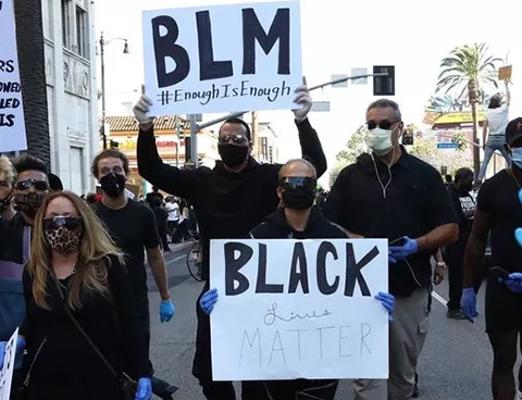 Jennifer Lopez - Alex Rodriguez... PANKARTLARLA PROTESTOYA KATILDILAR!