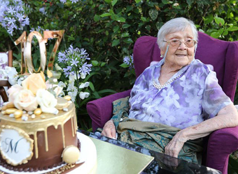 Muazzez İlmiye Çığ... 107. YAŞINA GENÇLERE 'ATATÜRK' ÖĞÜDÜ!