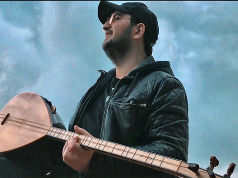 Ersin Ertürk... 'KARADIR KAŞLARIN' İLE YAZA MERHABA