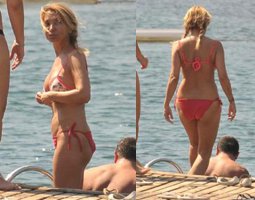 Yonca Evcimik'de bikiniyle görüntülendi... 46 YAŞINDA AMA HÂLA TAŞ GİBİ !..