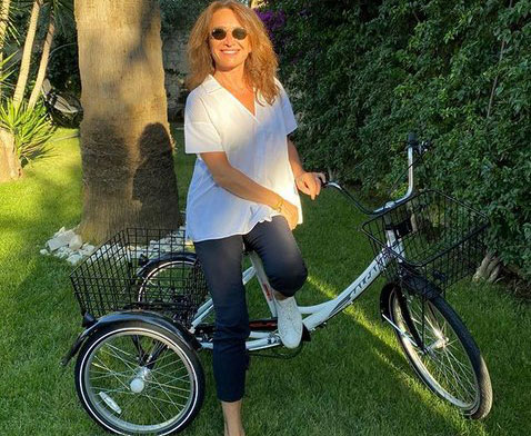 Demet Akbağ... 'BU BENİM İLK BİSİKLETİM!'