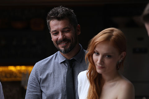 Sen Çal Kapımı... SERKAN İLE EDA NİŞANLI TAKLİDİ YAPIYOR!