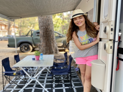 Burcu Kara... KARAVAN GÜZELİ!