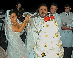 Hakan Aysev... GİZLİCE EVLENMİŞ!