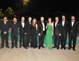 "Gerçek Orkestra" Meya...  HERKES OTURUYOR, ONLAR ÇALIŞIYOR?