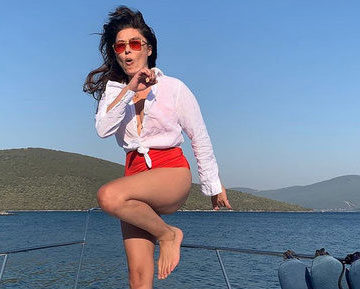 Nurgül Yeşilçay... VATKALI TASARIMLARA ALAYCI PAYLAŞIM!