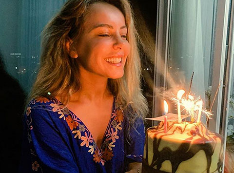 Vildan Atasever... PASTASINI ÜFLERKEN NE DİLEDİ?