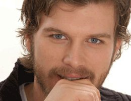 Kıvanç Tatlıtuğ...KÖLELİK DAVASI SÜRÜYOR...