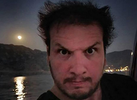 Şahan Gökbakar... KURT ADAM POZU!