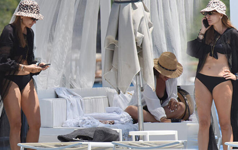 Ebru Akel... OĞLU İLE TATİLDE!