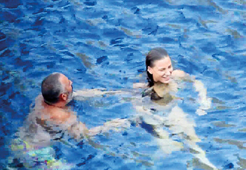 Cem Yılmaz... SEVGİLİSİ İSTEDİ, GÖZÜNÜ KIRPMADAN ATLADI!