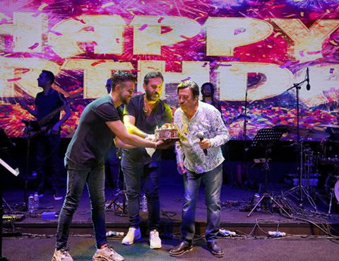 Selami Şahin... DOĞUM GÜNÜNÜ SAHNEDE KUTLADI!