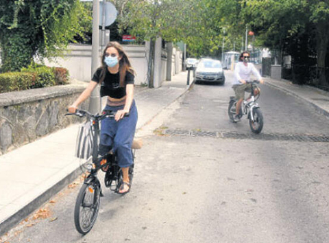 Alina Boz - Mithat Can Özer... BİSİKLETLİ AŞIKLAR!