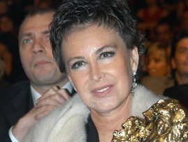 Filiz Akın... 20 YIL SONRA TV DİZİSİNDE BAŞROL OYNAYACAK!