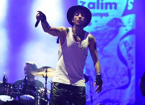 Can Bonomo... YENİKAPI’DA ROCK AND ROLL FIRTINASI!