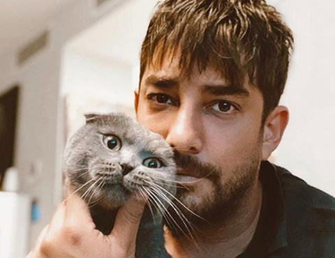 Enis Arıkan... KEDİSİNE TEKLİF YAĞIYOR!