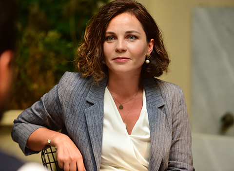 Kırmızı Oda... PİRAYE HERKESİN HAYRANLIĞINI KAZANIR!