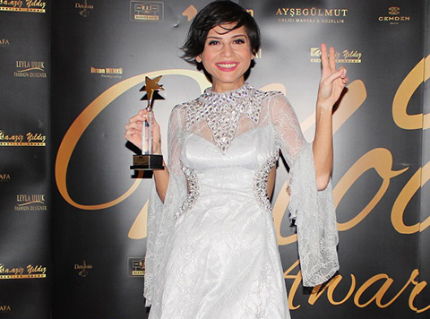 Aydilge... 'ÇATI KATI AŞK' İLE BİR ÖDÜL DAHA!