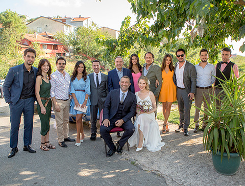 Arka Sokaklar... DÜĞÜN VAR!