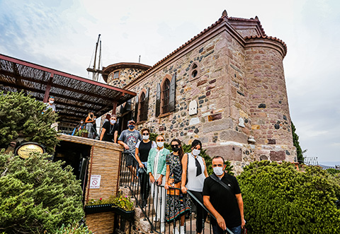 HER ŞEHRİ ÜNLÜSÜ İLE GEZMEYE KALDIĞI YERDEN DEVAM!