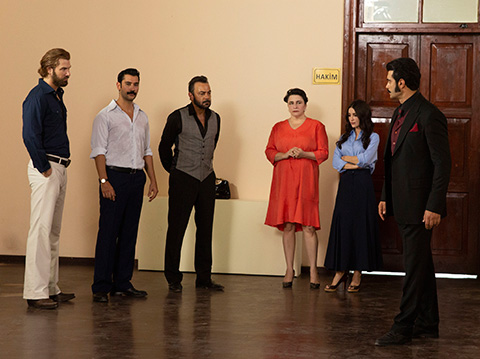 Bir Zamanlar Çukurova... YILMAZ VE DEMİR SAVCININ KAPISINDA YİNE KARŞI KARŞIYA!