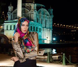 DÜNYA GÜZELLERİ EŞARP KATOLOĞU İÇİN KAMERA KARŞINA GEÇTİ!