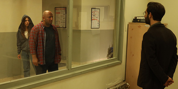 Öğretmen...12 A SINIFININ CAN GÜVENLİĞİ TEHLİKEDE!