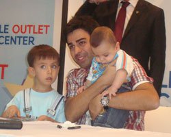 Gönen... İLK İMZA GÜNÜNE YOĞUN İLGİ!