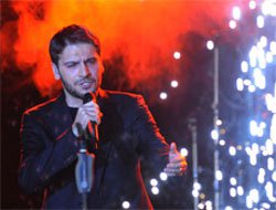 Sami Yusuf... HAYRANLARI AYAKTA ALKIŞLADI!