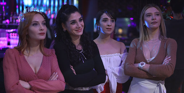 Sen Çal Kapımı...EDA AYRILIKLA İLGİLİ ŞÜPHEYE DÜŞER!