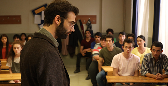 Öğretmen...ARTIK GÖREV AKİF'TE!