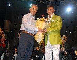 İzzet Yıldızhan... RAMAZAN KONSERİNDE KÜRT AÇILIMI...