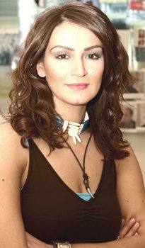 Ayça İnci..."29 YAŞINDAYIM TREN KAÇIYOR"