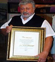 Metin Akpınar... YILIN ESNAF SANATÇISI SEÇİLDİ!