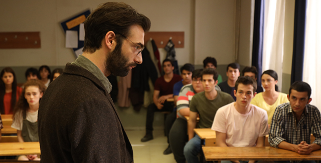 Öğretmen...AKİF ÖĞRENCİLERİNİ İKNA EDEBİLECEK Mİ?