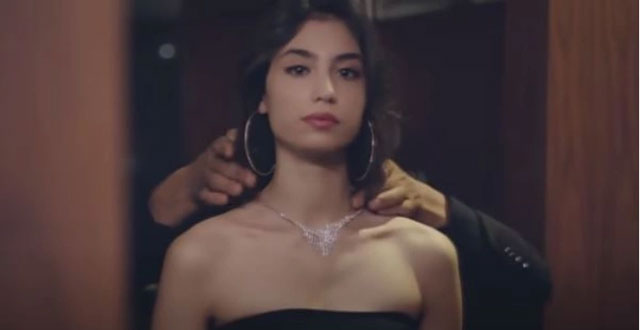 Kırmızı Oda...'ANNESİNİN DOYURAMADIĞINI, DÜNYA DOYURAMAZMIŞ!'